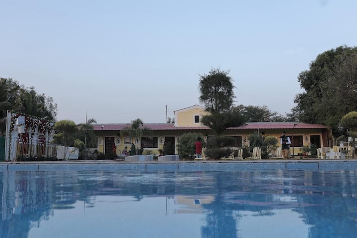 Farm House In Tiklli Gurgaon - 구르가온