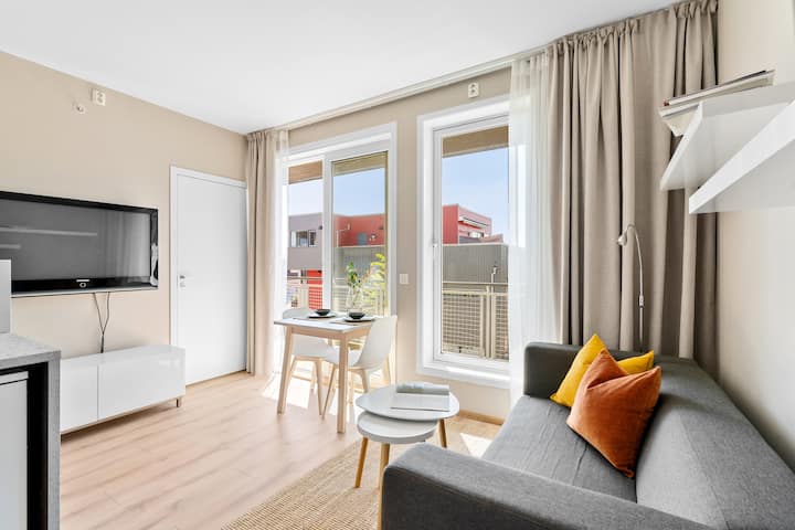 Bright Top‑floor Apartment W/balcony, Hinna Park - Stavanger