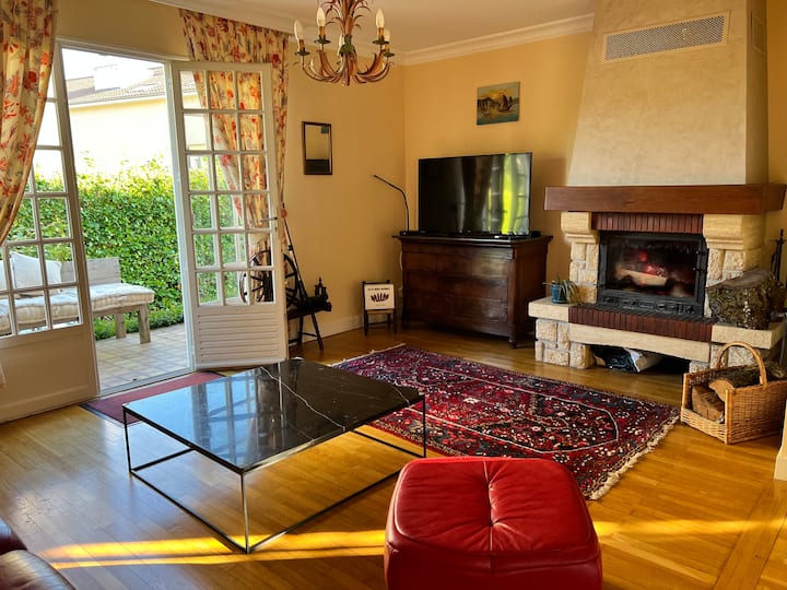 Maison Avec Jardin Proche Toutes Commodités - Pérouges