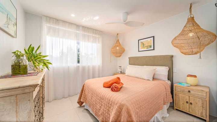 Double bedroom with ceiling fan and storage