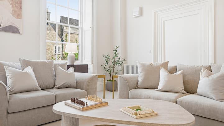 The Residence | Grand 3 Bed, Garden, Parking - Tetbury