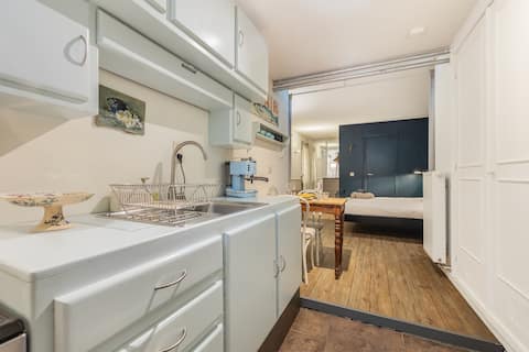 Successful Airbnb property: Stylish studio apartment with projector | Grand-Place & EU in Saint Josse Ten Noode Sint Joost Ten Node