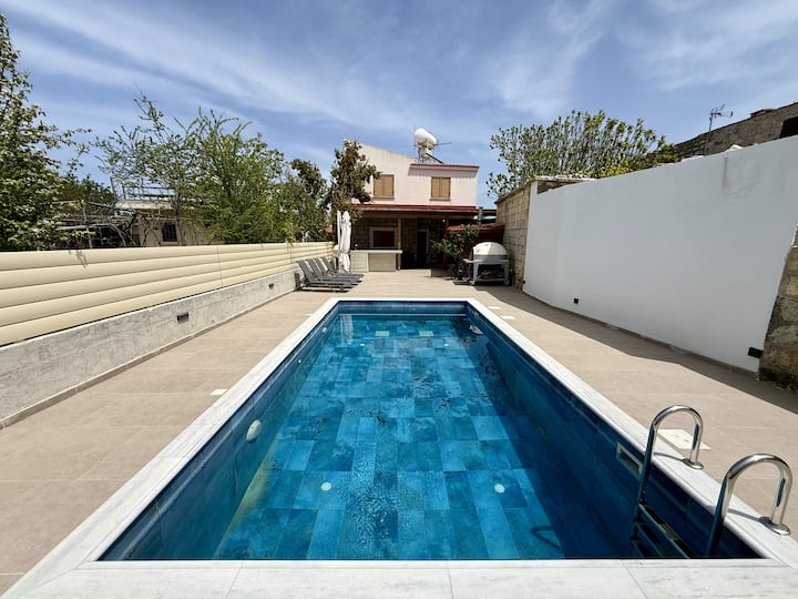 Authentic 5 Bedroom Stone Villa With Pool And Bbq - Cypern