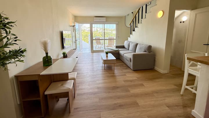 White And Green Duplex, By Sol Maestranza - Marbella