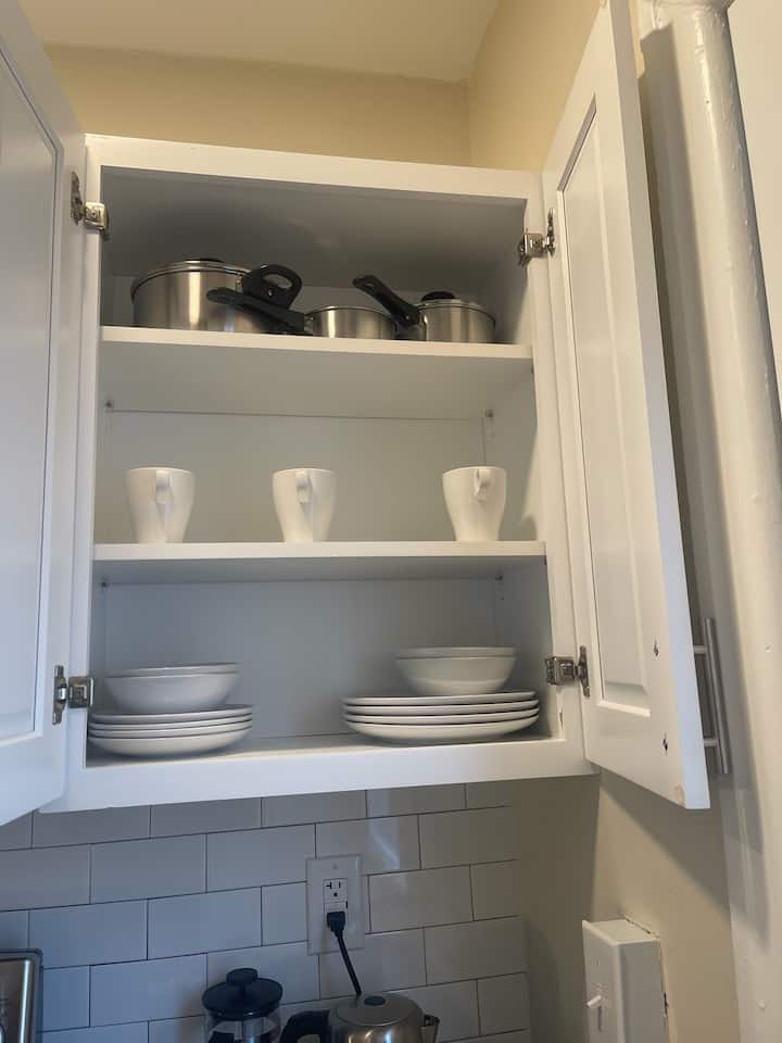 New Chestnut Hill 3rd Floor Studio Apt. W/balcony - Philadelphia, PA