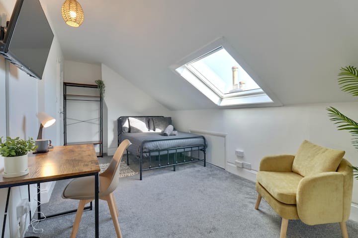Stylish Private Ensuite Room In Shared Apartment - Portsmouth