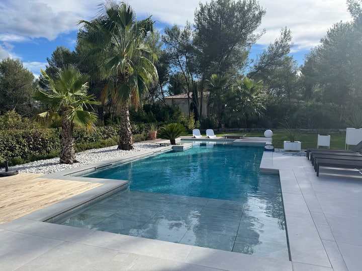 Luxury Villa · Indoor &Outdoor Pools · Montpellier - Montpellier