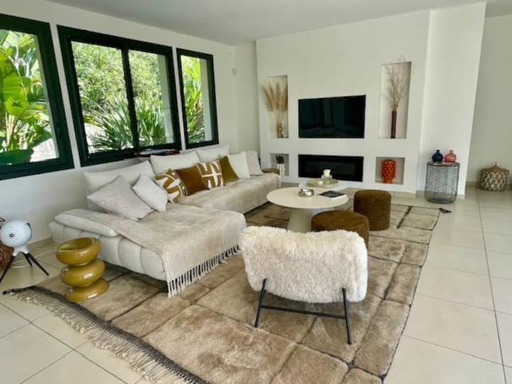 Modern Villa W/ Pool & Garden Near Bijou Plage - Antibes