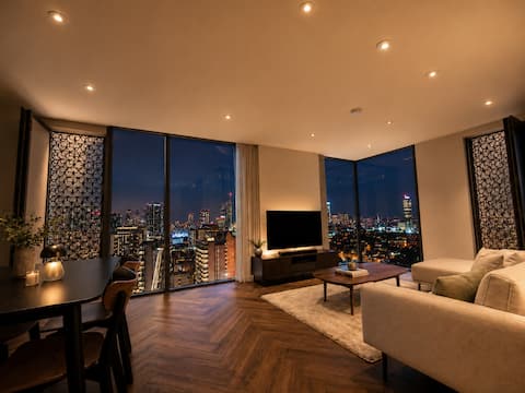 Popular Airbnb listing: Mesmerising Apartment by Deansgate | Skyline View in Blackfriars & Trinity