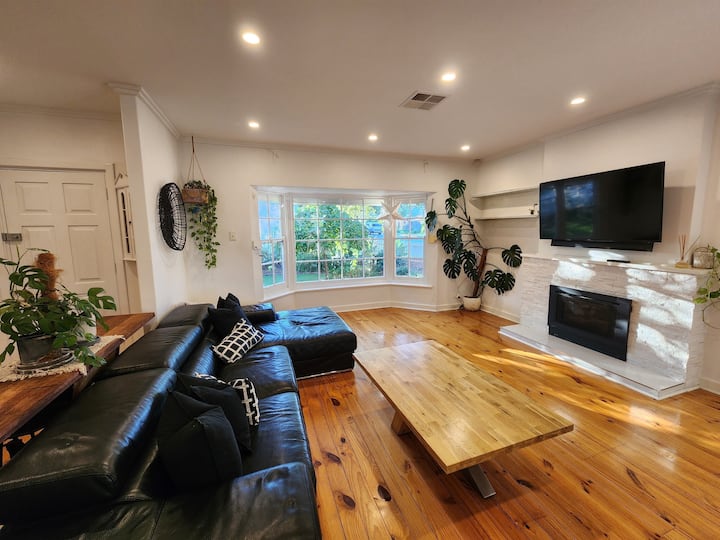 Luxury Vale Park Retreat - Fireplace - Near City - Adelaide