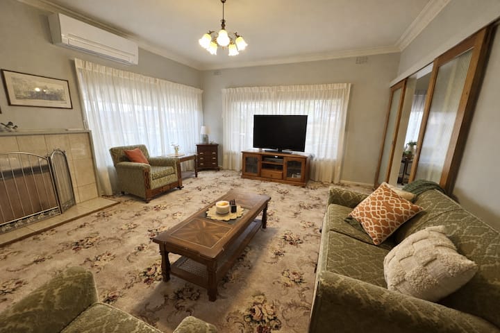 Spacious 3-bedroom Home In The Heart Of Stawell - Stawell