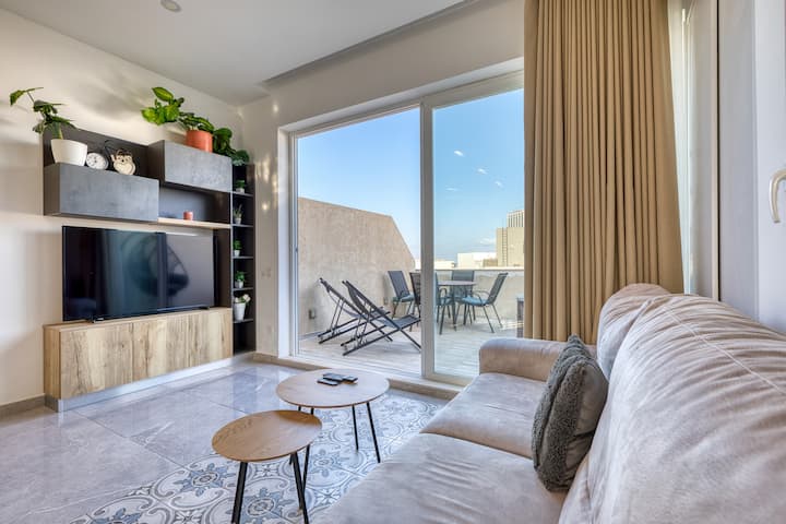 Luxury Duplex Apartment, Sun Terrace, Jacuzzi Sdin - Valletta