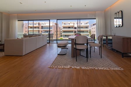 The Zen Nest 3BR, Lakeview residence.