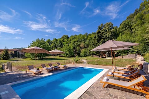 Top Airbnb: Nature & Pool Escape - Apartment 1 in Veprinac