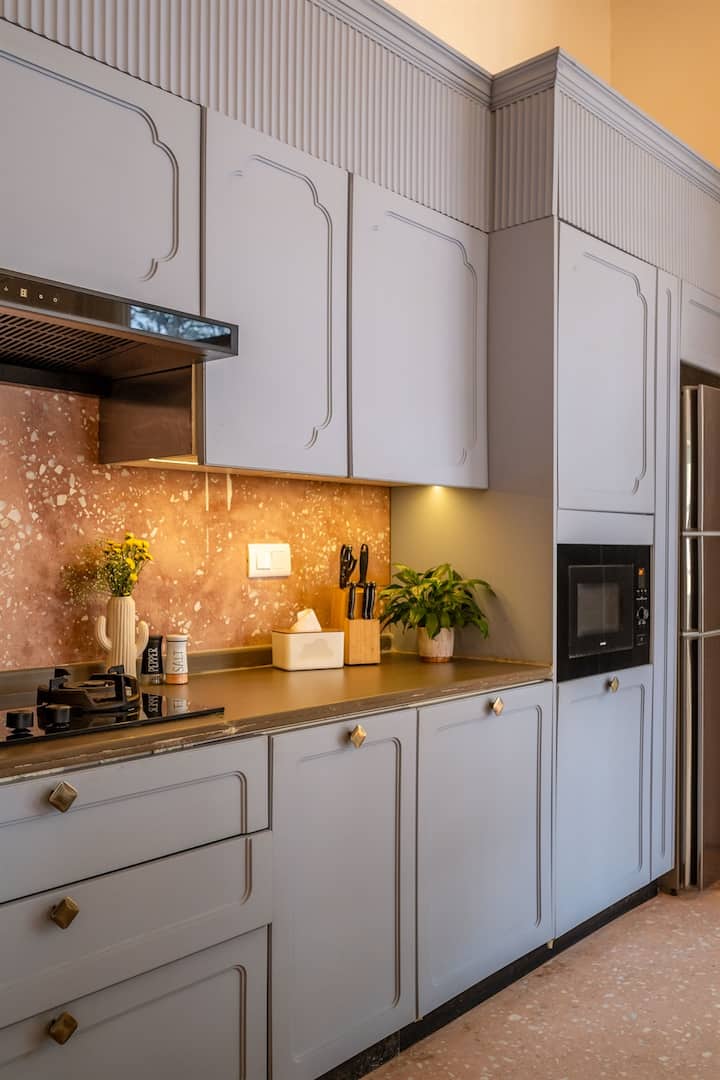 Full kitchen image 1