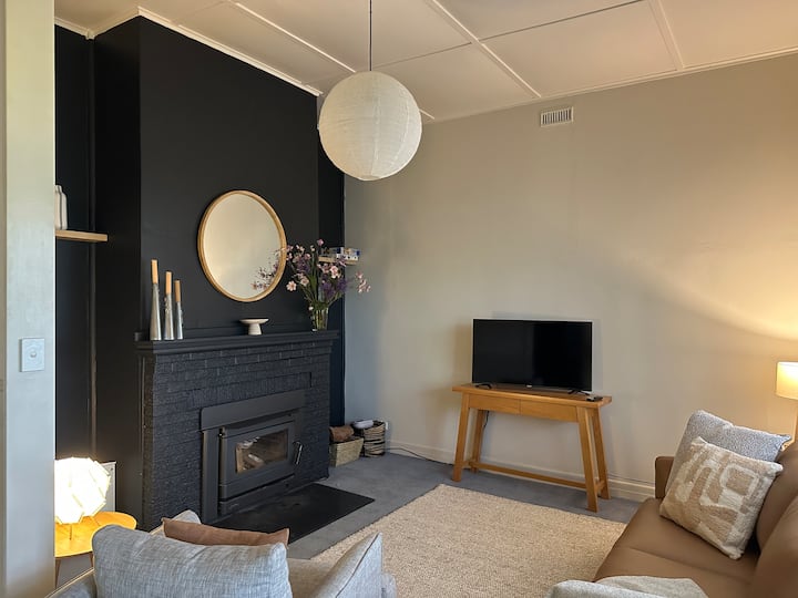 Frederick And Victoria’s French Street Cottage - Hamilton, Australia