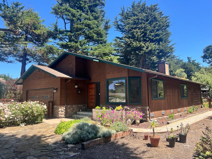 Elegant Peaceful Coastal Retreat In Moss Beach - Half Moon Bay, CA