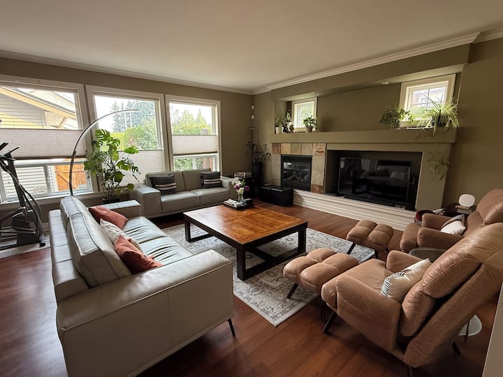 Spacious 4br Retreat In South Surrey/ White Rock - White Rock