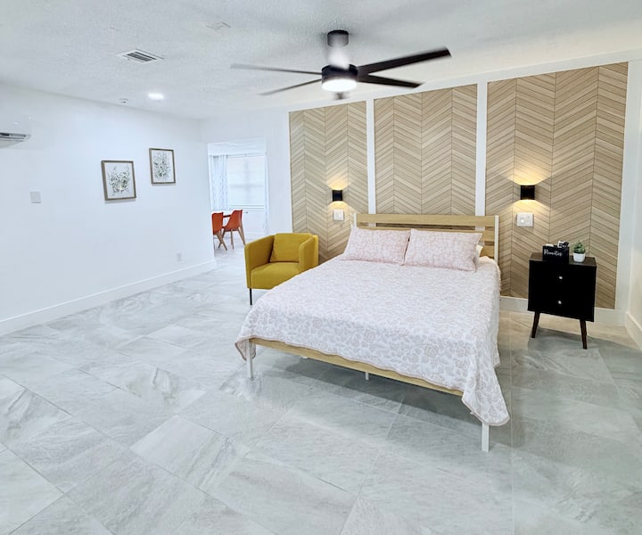 Private Studio With Kitchen 10 Min To Iah (3) - Humble, TX