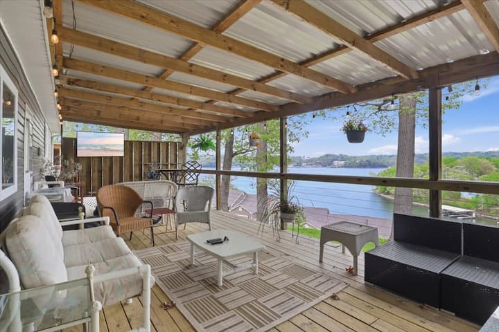 Lake Ozark Getaway With Fire Pit & Flat Lot - Lake Ozark, MO
