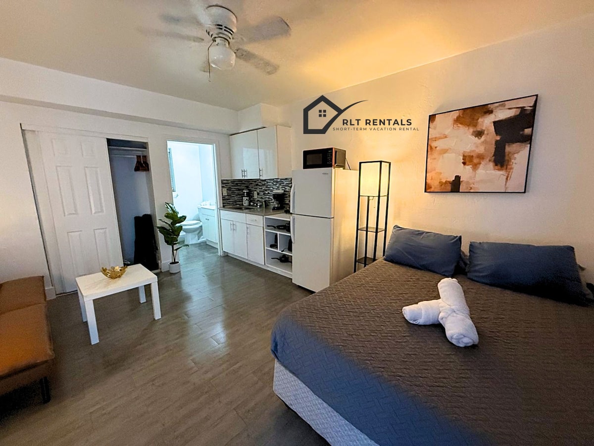 1843 Dewey Hollywood Place - Apartments for Rent in Hollywood