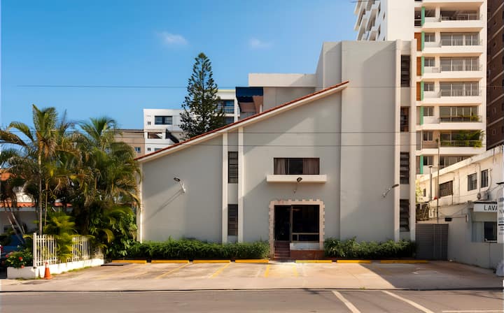 Centrally Adjacent Studios- Kitchen Bathrooms Each - Santo Domingo