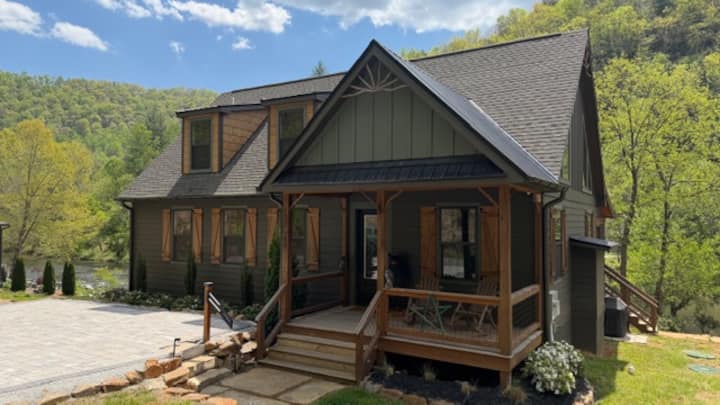 Relaxing Riverfront House On The Tuckasegee River - Tuckasegee, NC