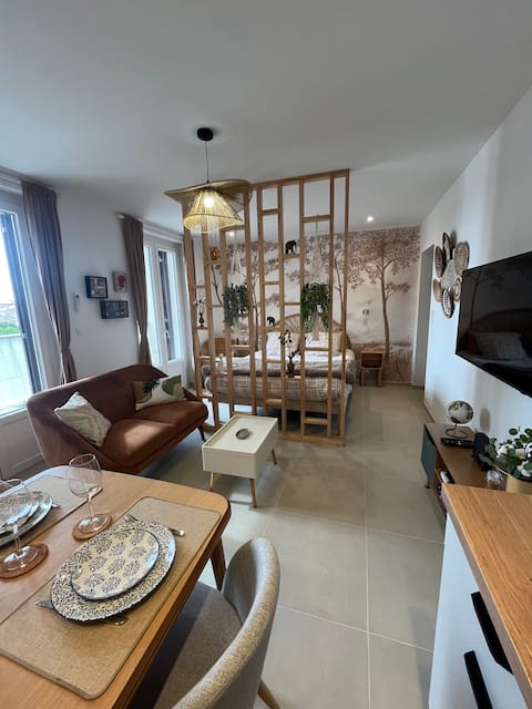 Successful Airbnb property: cozy studio in the city center in Propriano