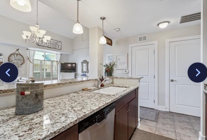 Near Downtown 2 Bdrms Both Private Bath Rms +Loft. - Grand Haven, MI