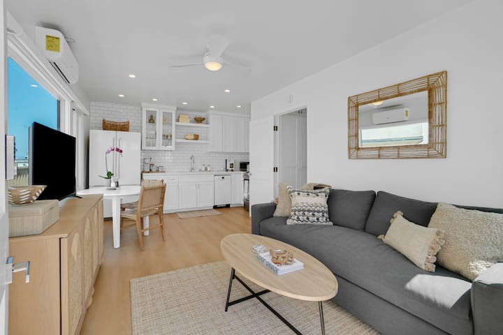Cozy Coastal Retreat W/ King Bed & Full Kitchen - Manhattan Beach, CA