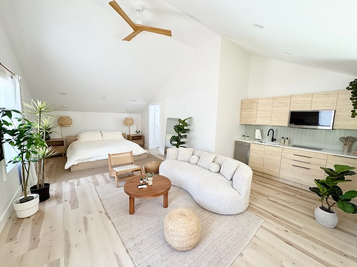 Music City Bungalow- Private Parking Garage - Nashville, TN