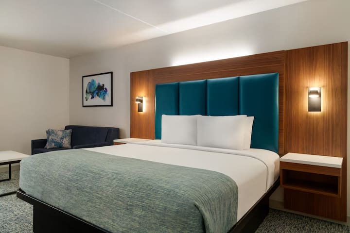 Near Colonial With Pool, Free Parking & Breakfast - Williamsburg, VA