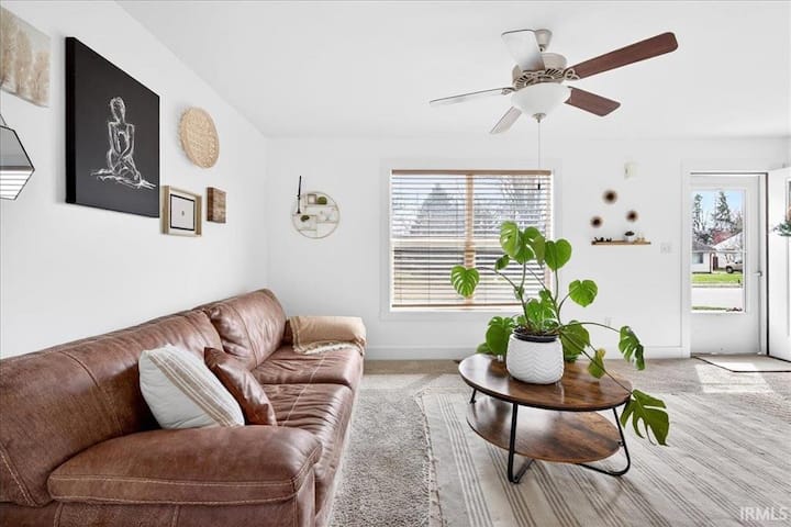 Adorable 3 Bedroom Home Near Purdue University - West Lafayette, IN