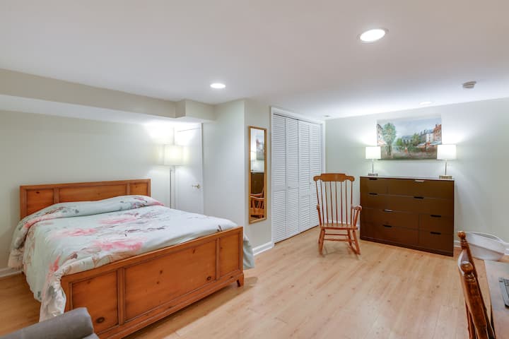 Gateway To Downtown Baltimore! Cozy & Private Unit - Towson, MD
