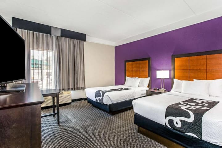 Just 3 Miles From Mco W/shuttle + Pool & Breakfast - 올랜도