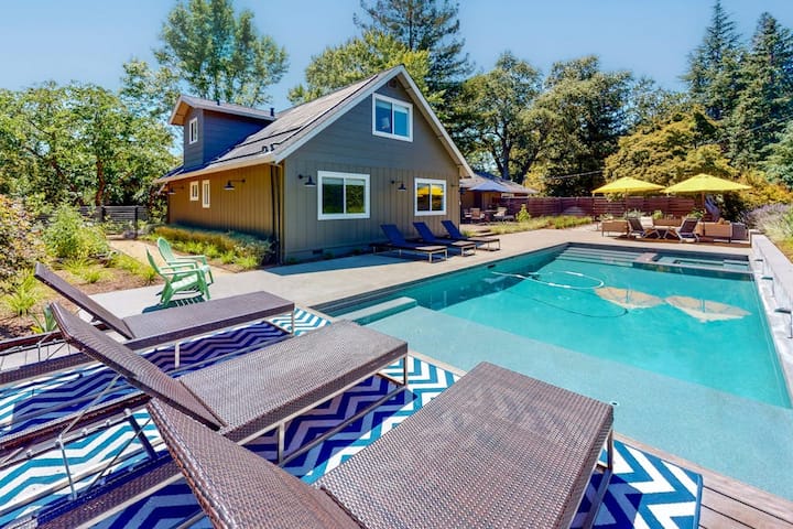 Modern Sonoma Farmhouse With Pool - Sonoma, CA