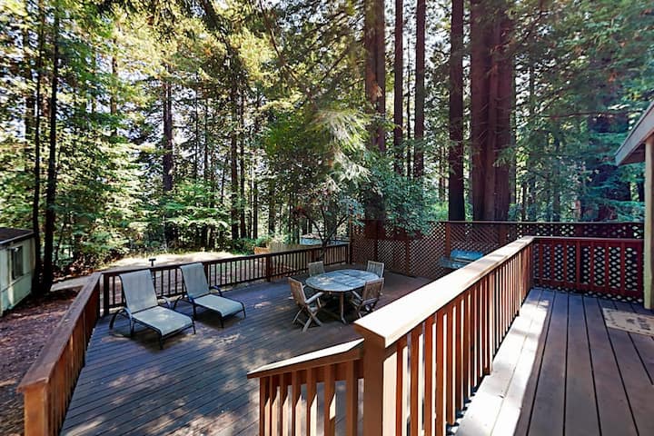 Cazadero Dog-friendly Redwood Retreat + Hot Tub - Jenner, CA
