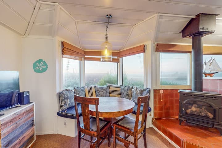Bodega Bay Cottage With Ocean Views - Bodega Bay, CA