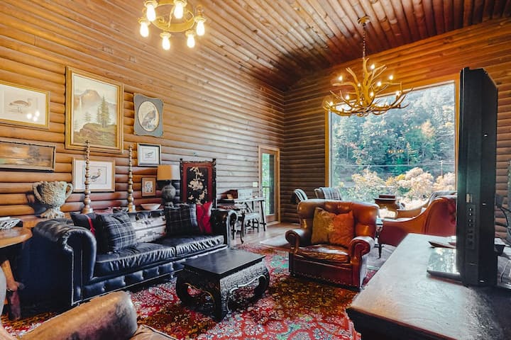 Guerneville Dog-friendly Riverfront Lodge - Guerneville, CA