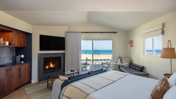 Ocean View King + Spa & Yoga Classes + Dining - Marina, CA