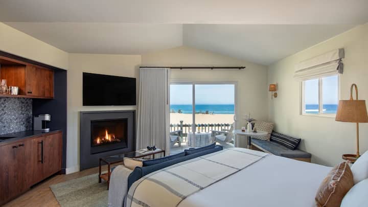 Ocean Front King + Spa & Yoga Classes + Dining - Marina, CA
