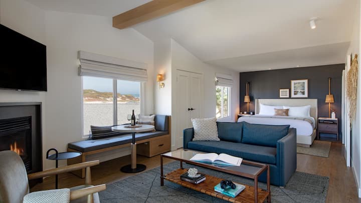 Ocean Front Suite + Spa & Yoga Classes + Dining - Marina, CA