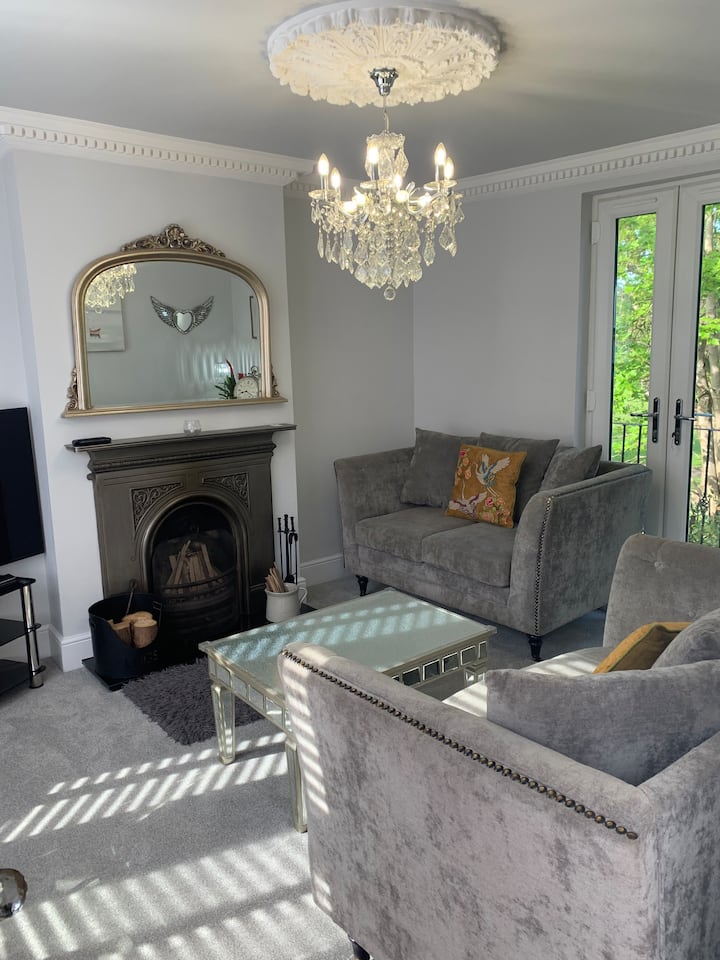 Waterfront, Victorian, City Property With Parking - Worcester, UK