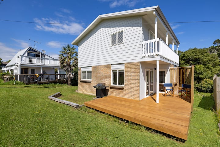 Barefoot At The Bay - Raglan Holiday Home - Raglan