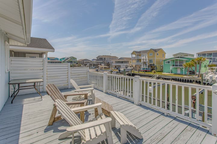 Steps To Shore! Canal-front Escape In Holden Beach - Holden Beach, NC