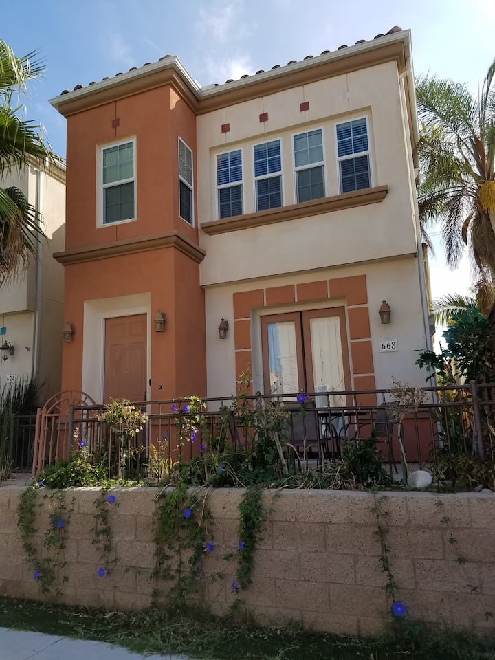 Oceanside Retreat-walk To Beach, Restaurants, Pier - Oceanside, CA
