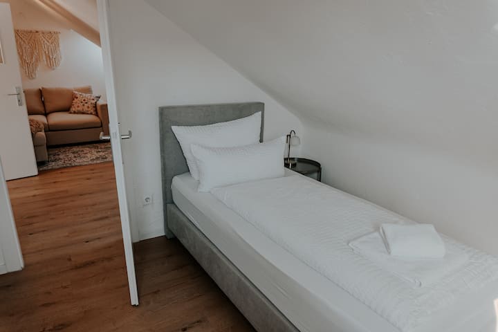 Bequemes Single-Boxspringbett (90x200)