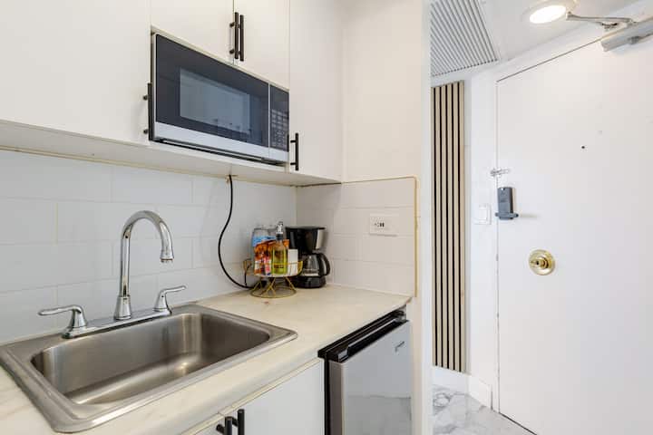 Charming Apt With Bay View, Newly Renovated - Miami Beach