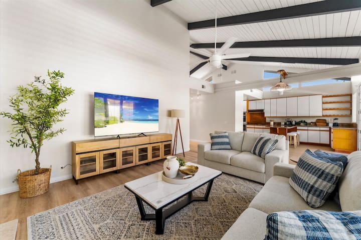 Wonderful Huntington Harbor W Heated Pool Home - Huntington Beach, CA