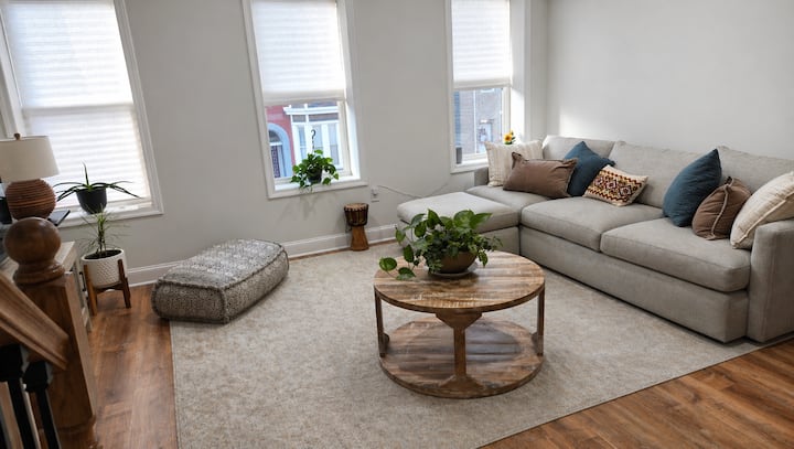 Urban Oasis | Entire Cozy Home For Professionals - Baltimore, MD